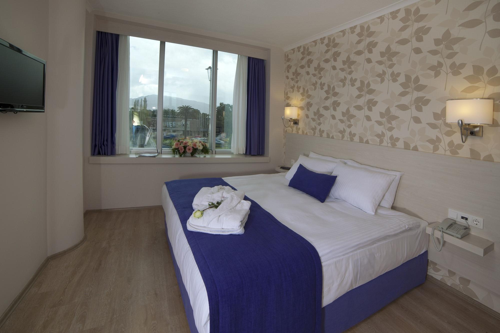 Walk In Hotel Измир Экстерьер фото