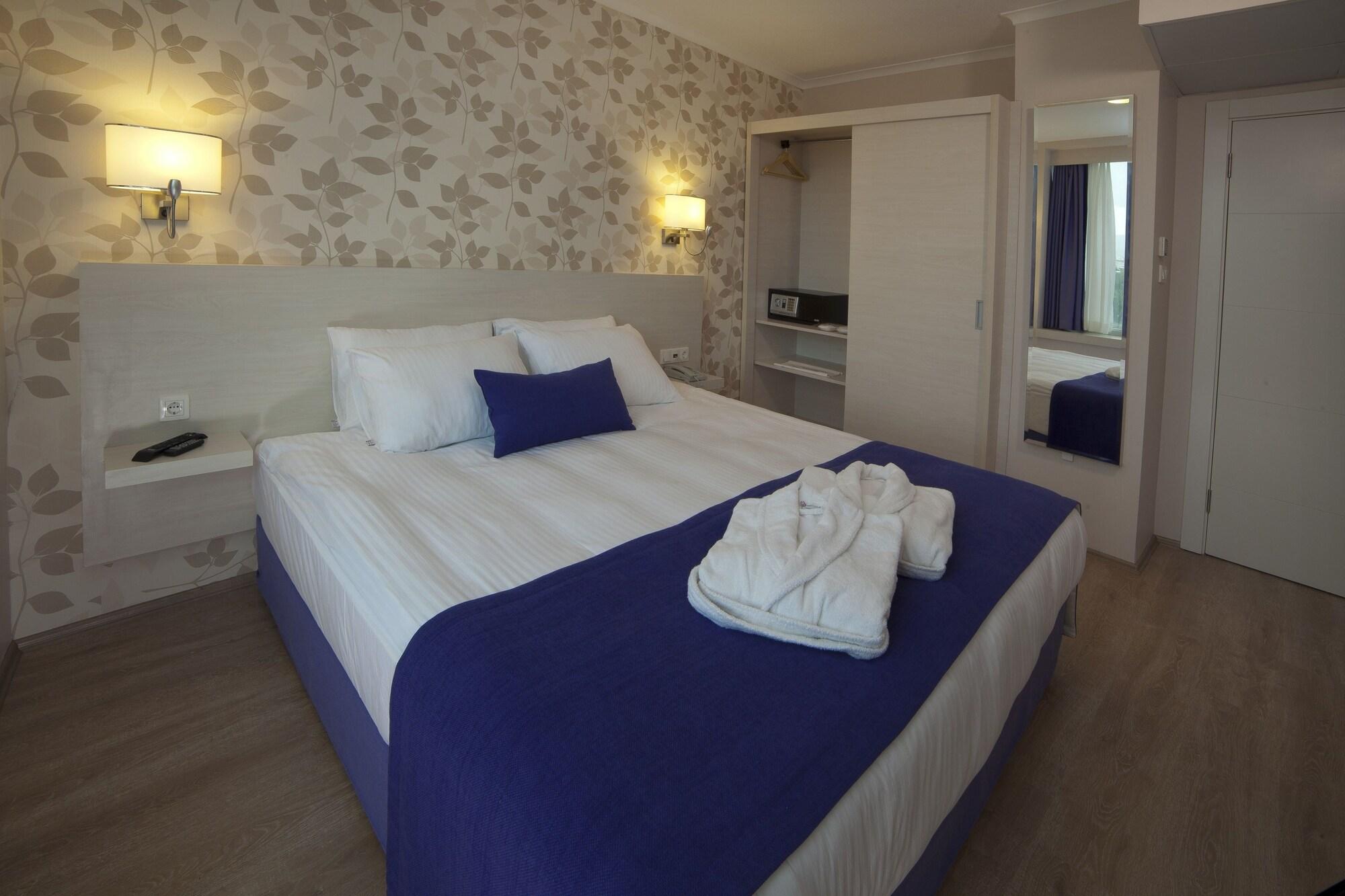 Walk In Hotel Измир Экстерьер фото
