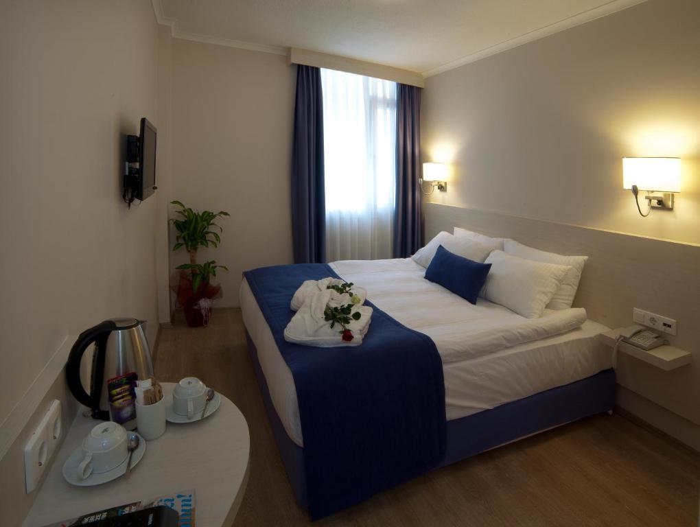Walk In Hotel Измир Номер фото