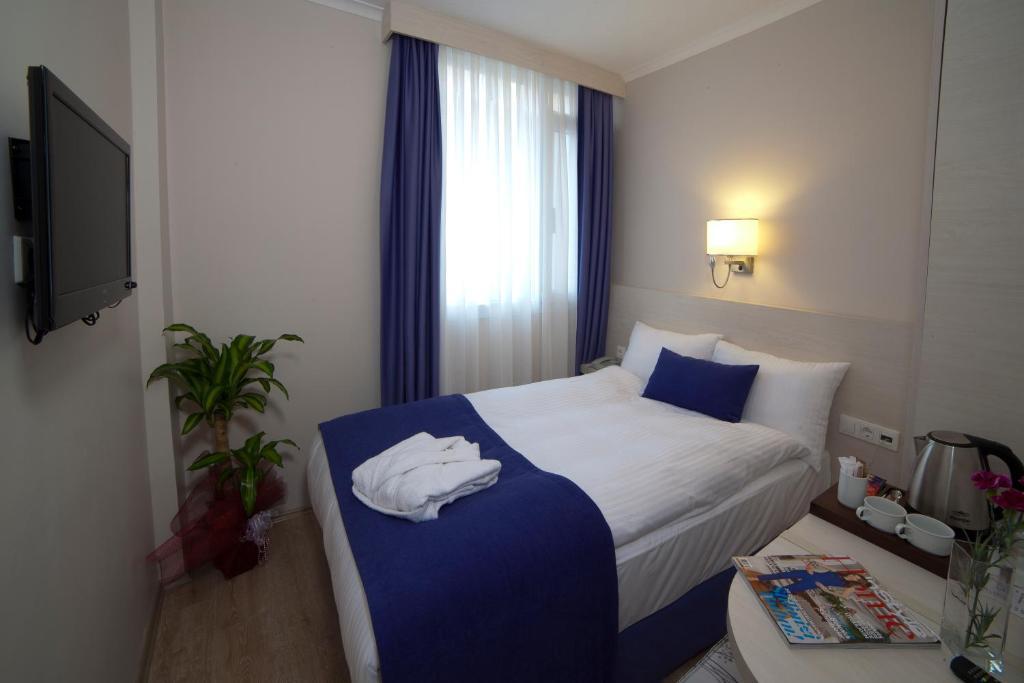 Walk In Hotel Измир Номер фото