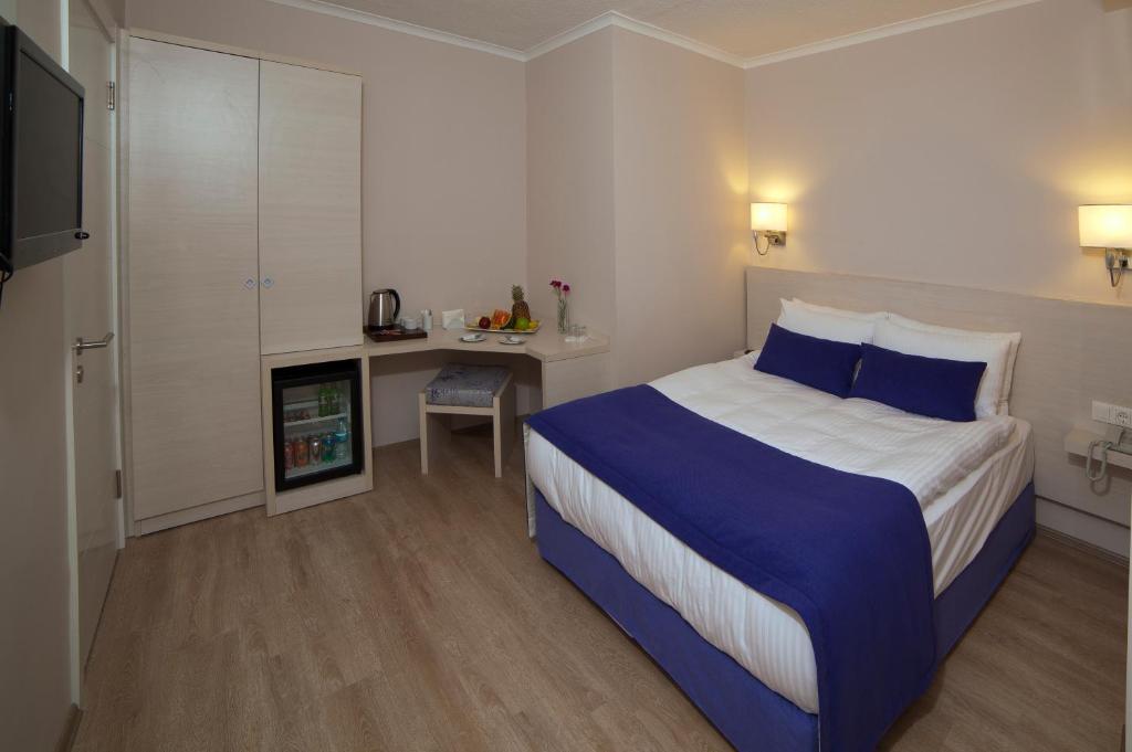 Walk In Hotel Измир Номер фото